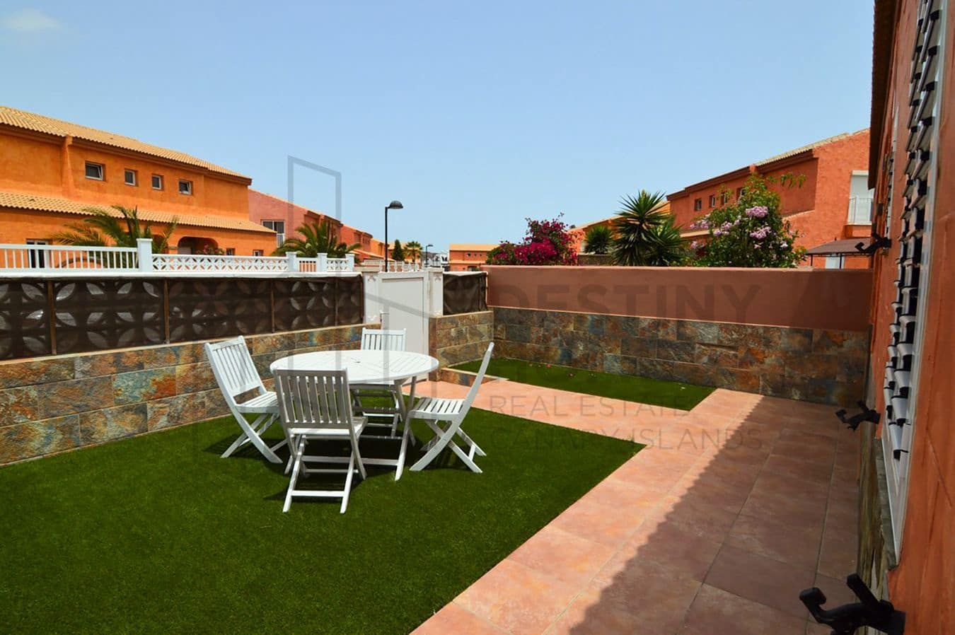 3 soveværelse Villa til leje i Corralejo med swimmingpool - € 2.400 (Ref: 8142651)