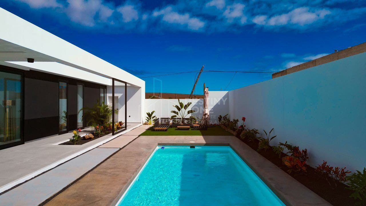 3 soverom Villa til salgs i Villaverde med svømmebasseng garasje - € 487 000 (Ref: 8187863)