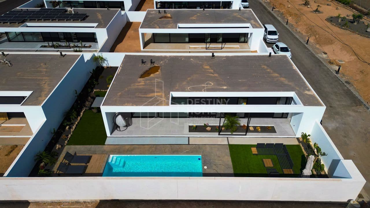 3 soverom Villa til salgs i Villaverde med svømmebasseng garasje - € 487 000 (Ref: 8187863)