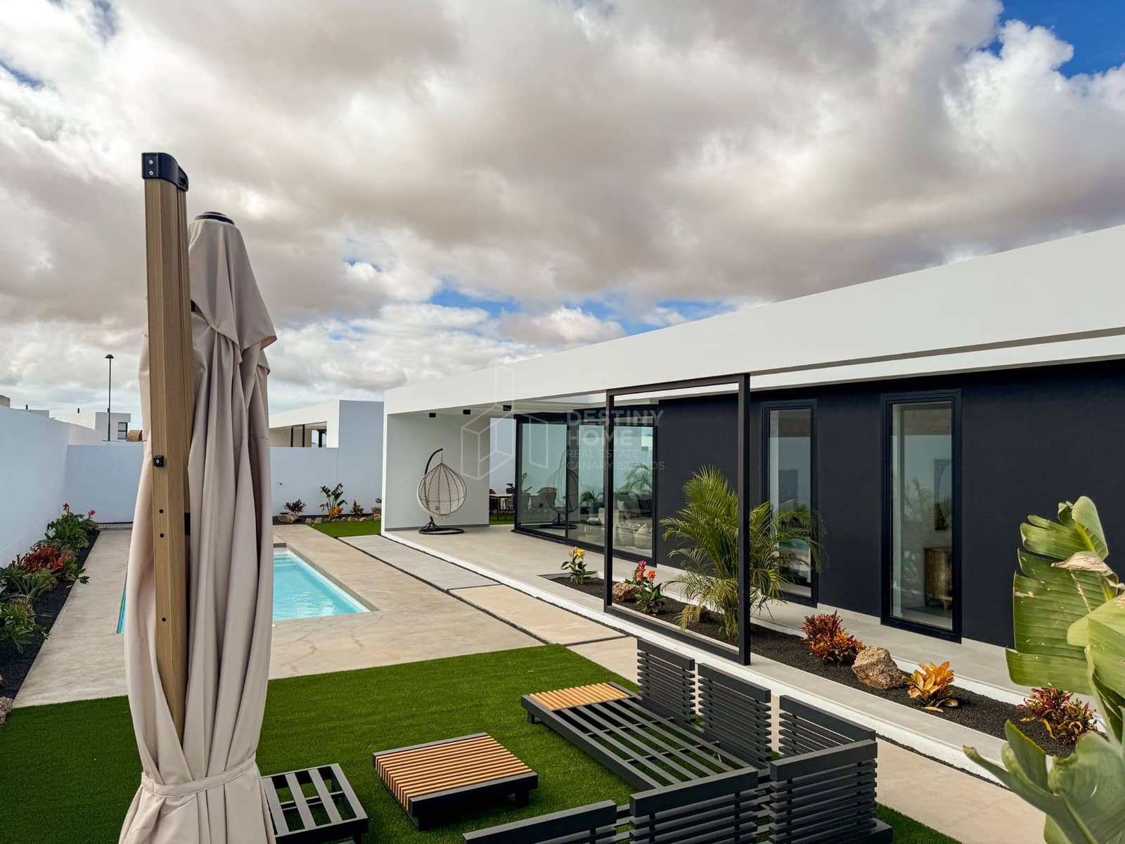 3 soverom Villa til salgs i Villaverde med svømmebasseng garasje - € 487 000 (Ref: 8187863)