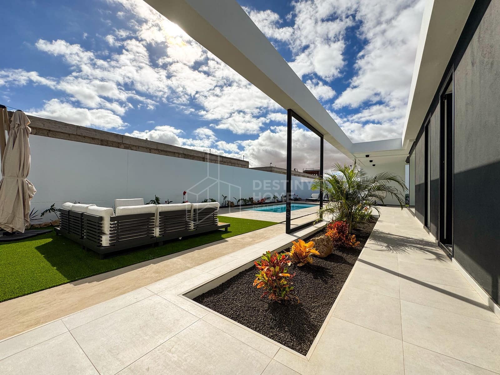 3 soverom Villa til salgs i Villaverde med svømmebasseng garasje - € 487 000 (Ref: 8187863)