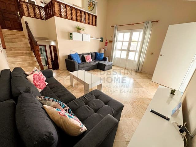 4 soveværelse Villa til salg i Corralejo, La Oliva med swimmingpool garage - € 890.000 (Ref: 8220352)