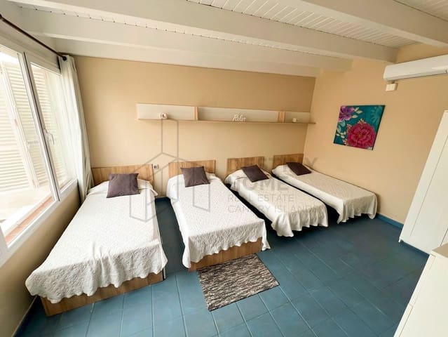 4 soveværelse Villa til salg i Corralejo, La Oliva med swimmingpool garage - € 890.000 (Ref: 8220352)