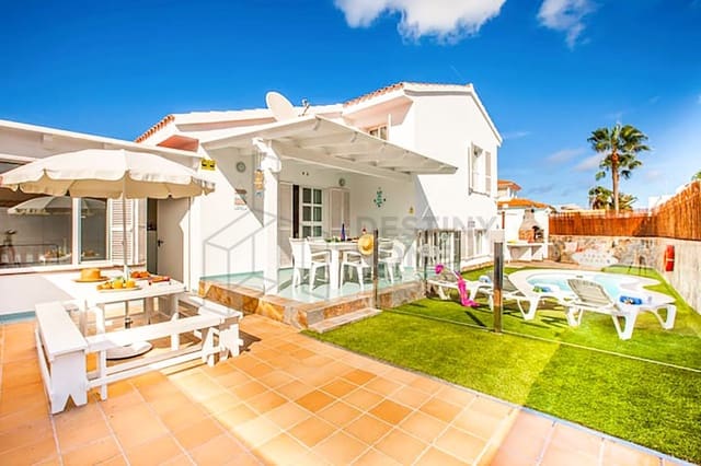 4 soveværelse Villa til salg i Corralejo, La Oliva med swimmingpool garage - € 890.000 (Ref: 8220352)