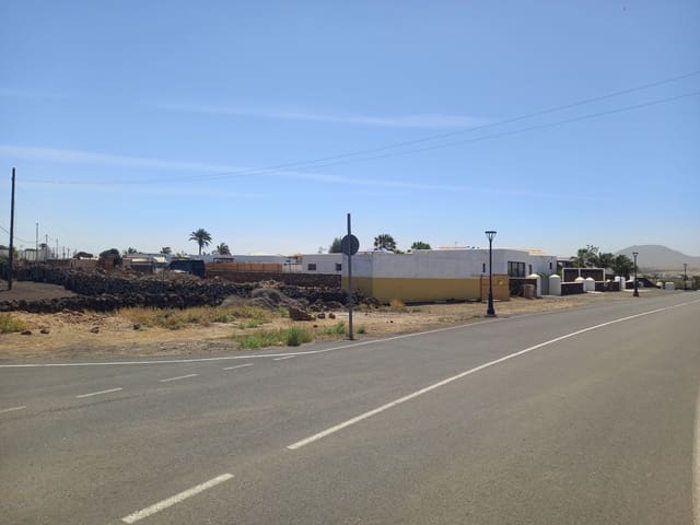 Landgrundstück zu verkaufen in Lajares, La Oliva - 295.000 € (Ref: 8247377)