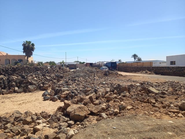 Landgrundstück zu verkaufen in Lajares, La Oliva - 295.000 € (Ref: 8247377)