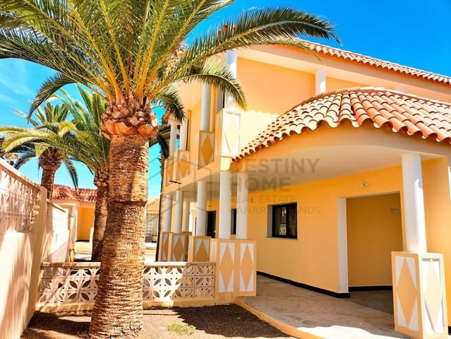 5 chambre Villa/Maison à vendre à Corralejo, La Oliva avec piscine garage - 1 780 000 € (Ref: 8312967)
