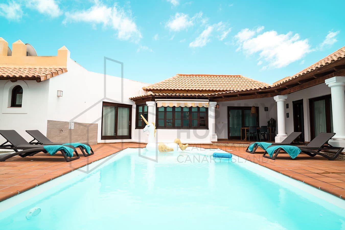 2 bedroom Villa for sale in Corralejo, La Oliva with pool garage €