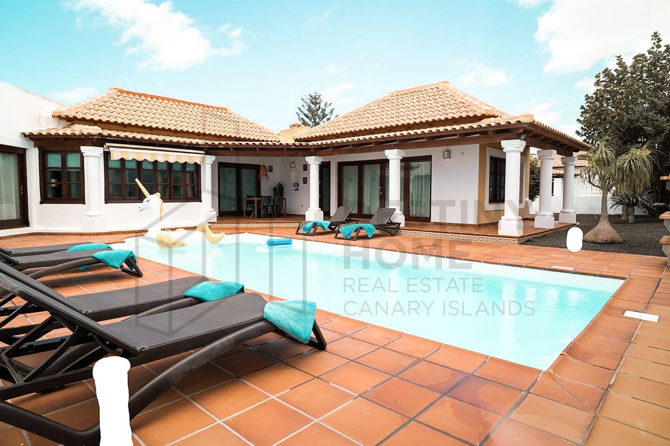 2 bedroom Villa for sale in Corralejo, La Oliva with pool garage €