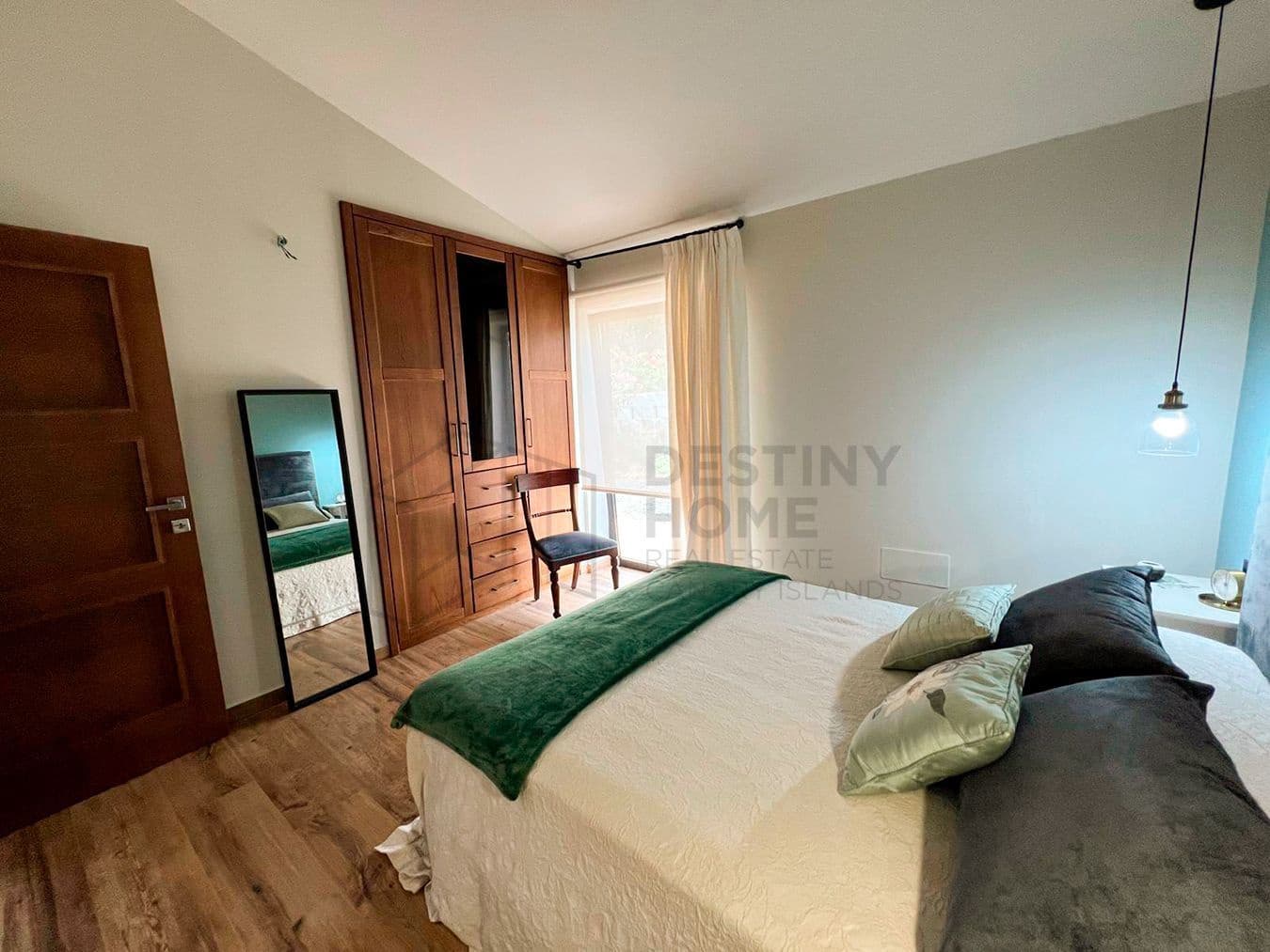 3 soveværelse Villa til salg i Llanos de la Concepcion med garage - € 650.000 (Ref: 8449924)