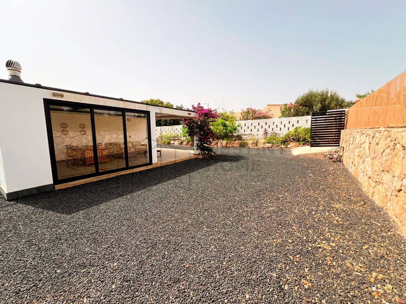 3 soveværelse Villa til salg i Llanos de la Concepcion med garage - € 650.000 (Ref: 8449924)