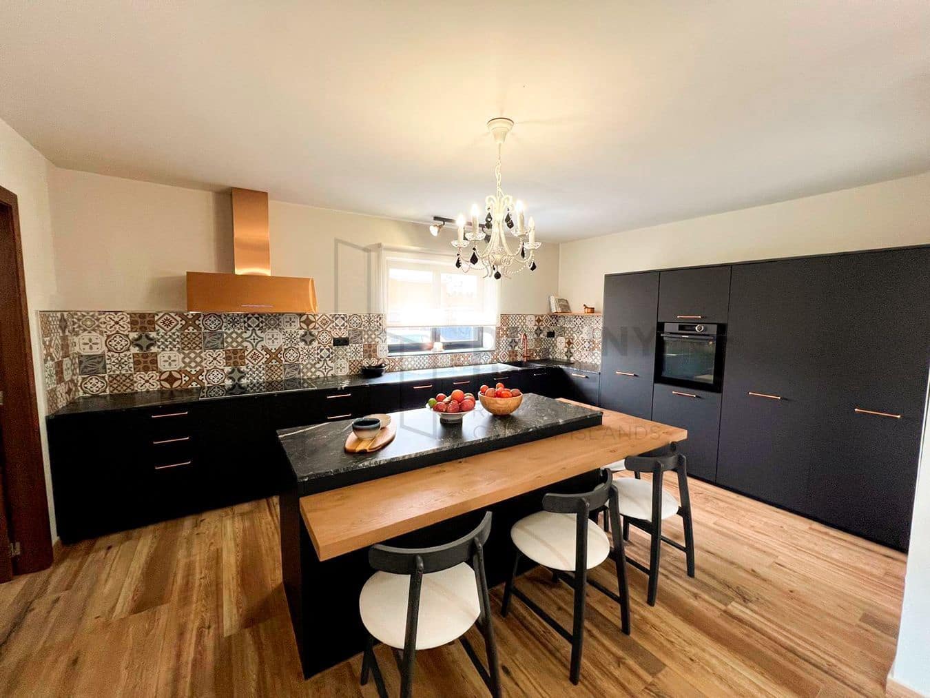 3 soveværelse Villa til salg i Llanos de la Concepcion med garage - € 650.000 (Ref: 8449924)