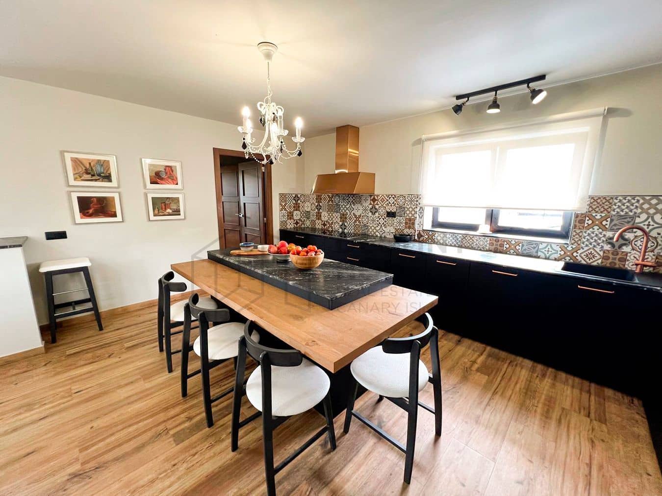 3 soveværelse Villa til salg i Llanos de la Concepcion med garage - € 650.000 (Ref: 8449924)