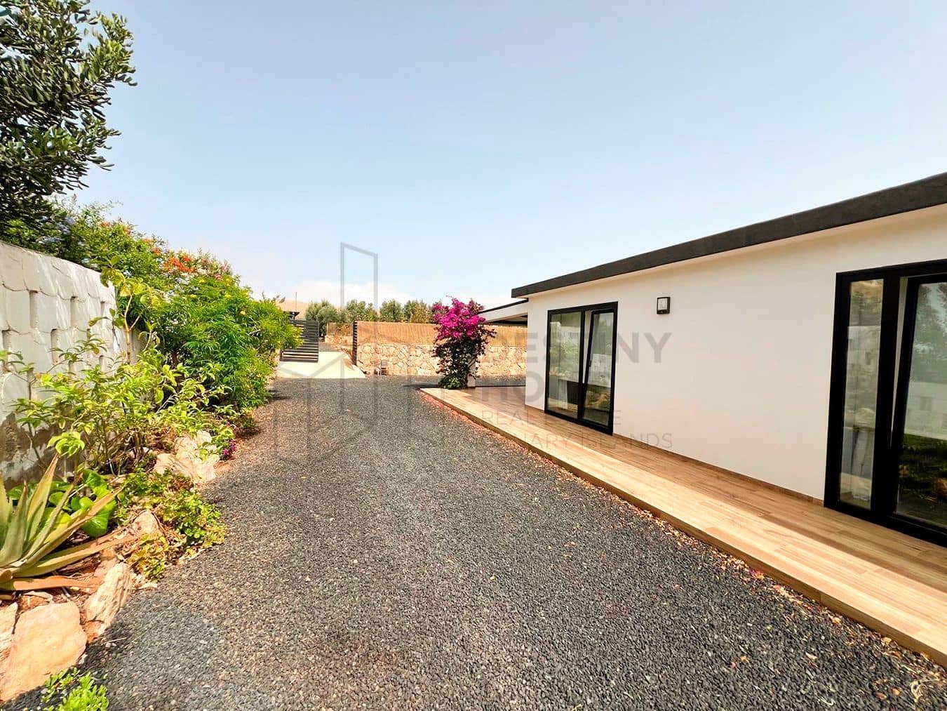 3 soveværelse Villa til salg i Llanos de la Concepcion med garage - € 650.000 (Ref: 8449924)