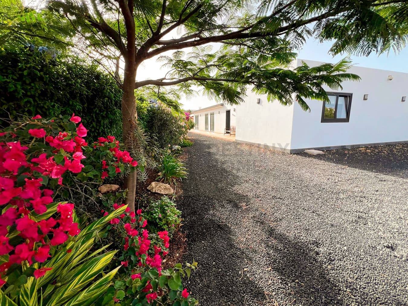 3 soveværelse Villa til salg i Llanos de la Concepcion med garage - € 650.000 (Ref: 8449924)