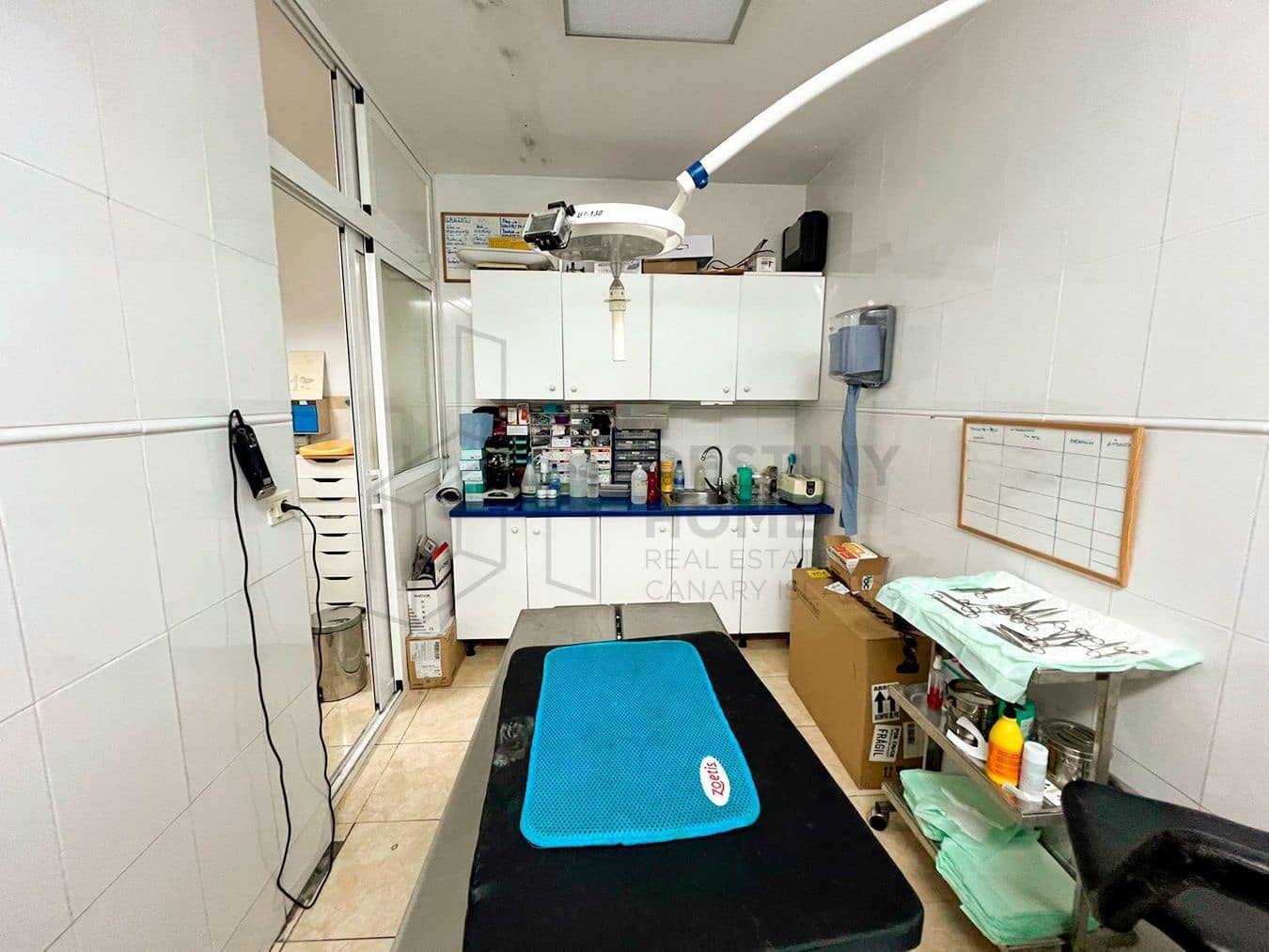 Commercial for sale in Corralejo - € 179,000 (Ref: 8514091)