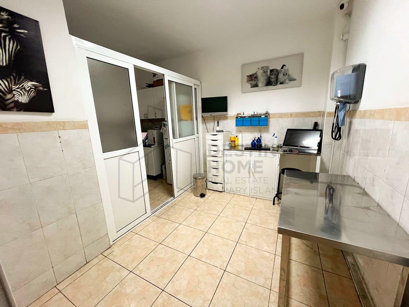 Commercial for sale in Corralejo - € 179,000 (Ref: 8514091)