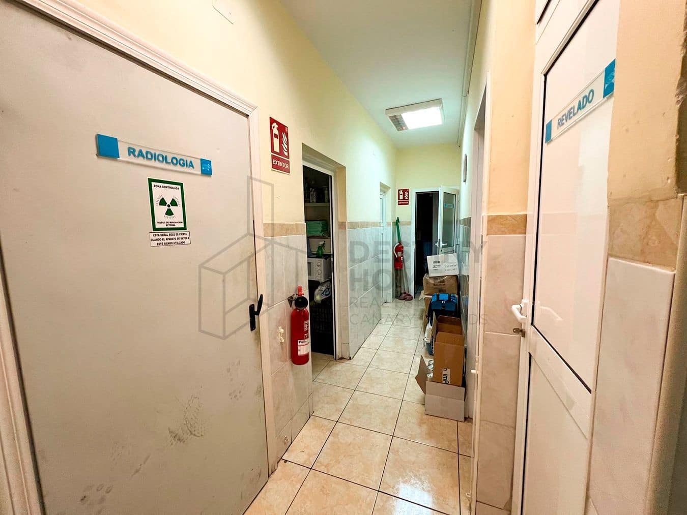 Commercial for sale in Corralejo - € 179,000 (Ref: 8514091)