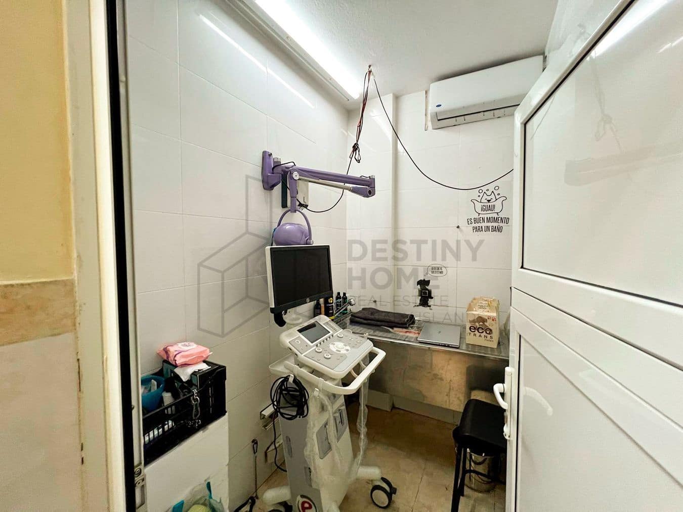 Commercial for sale in Corralejo - € 179,000 (Ref: 8514091)