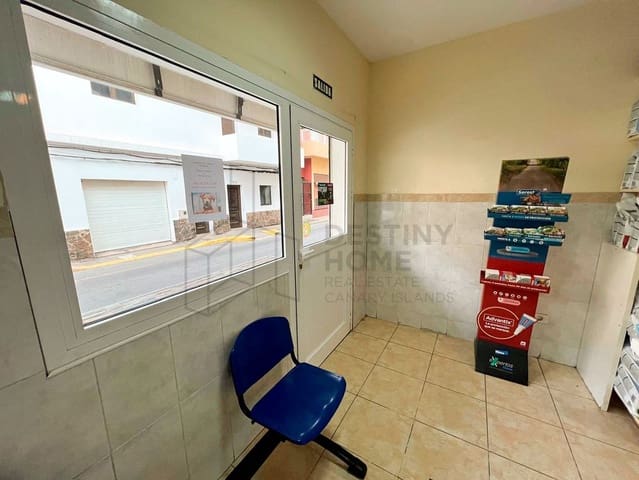 Commercial for sale in Corralejo, La Oliva - € 179,000 (Ref: 8514091)