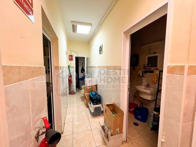 Commercial for sale in Corralejo, La Oliva - € 179,000 (Ref: 8514091)