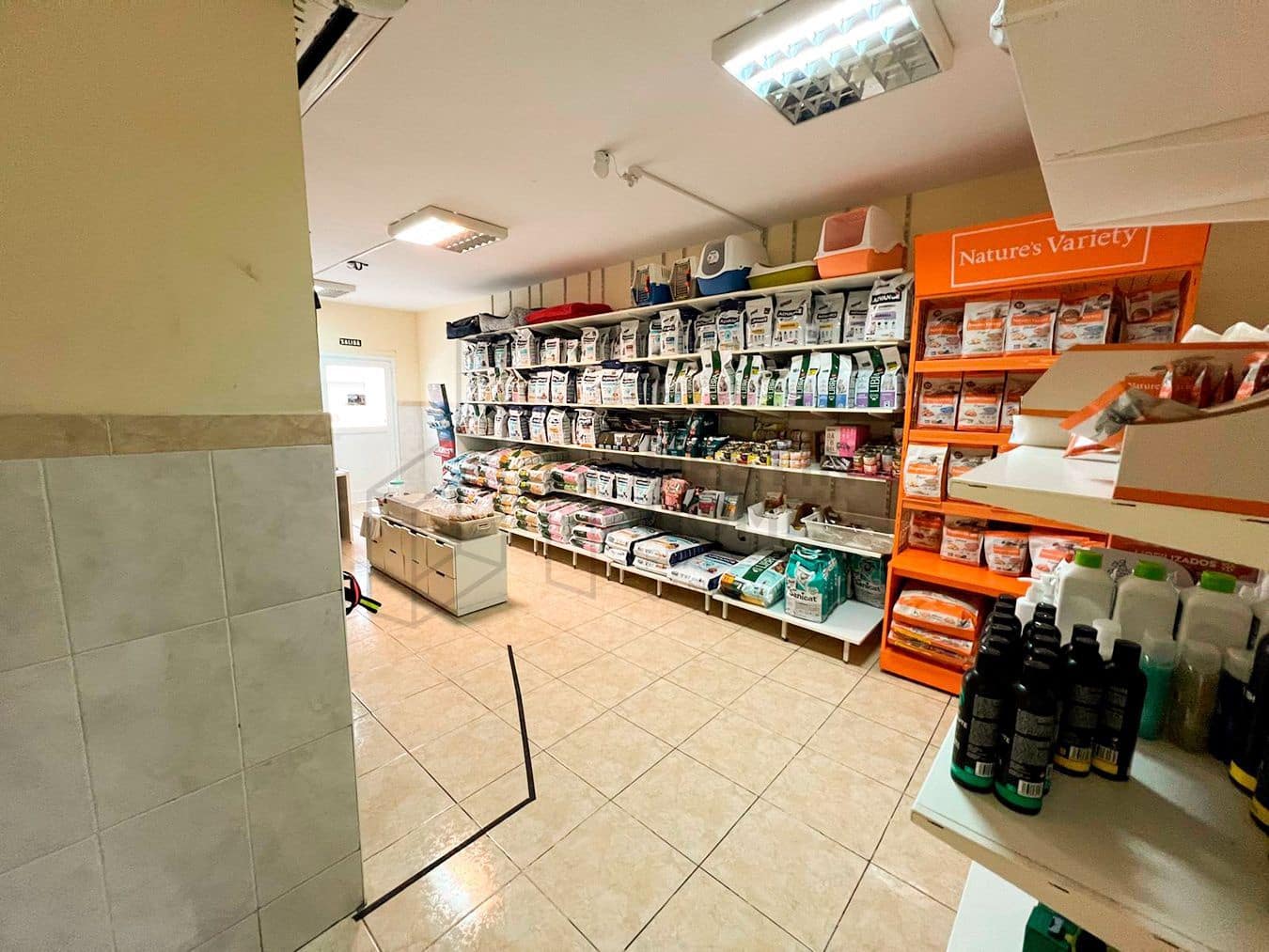 Commercial for sale in Corralejo - € 179,000 (Ref: 8514091)