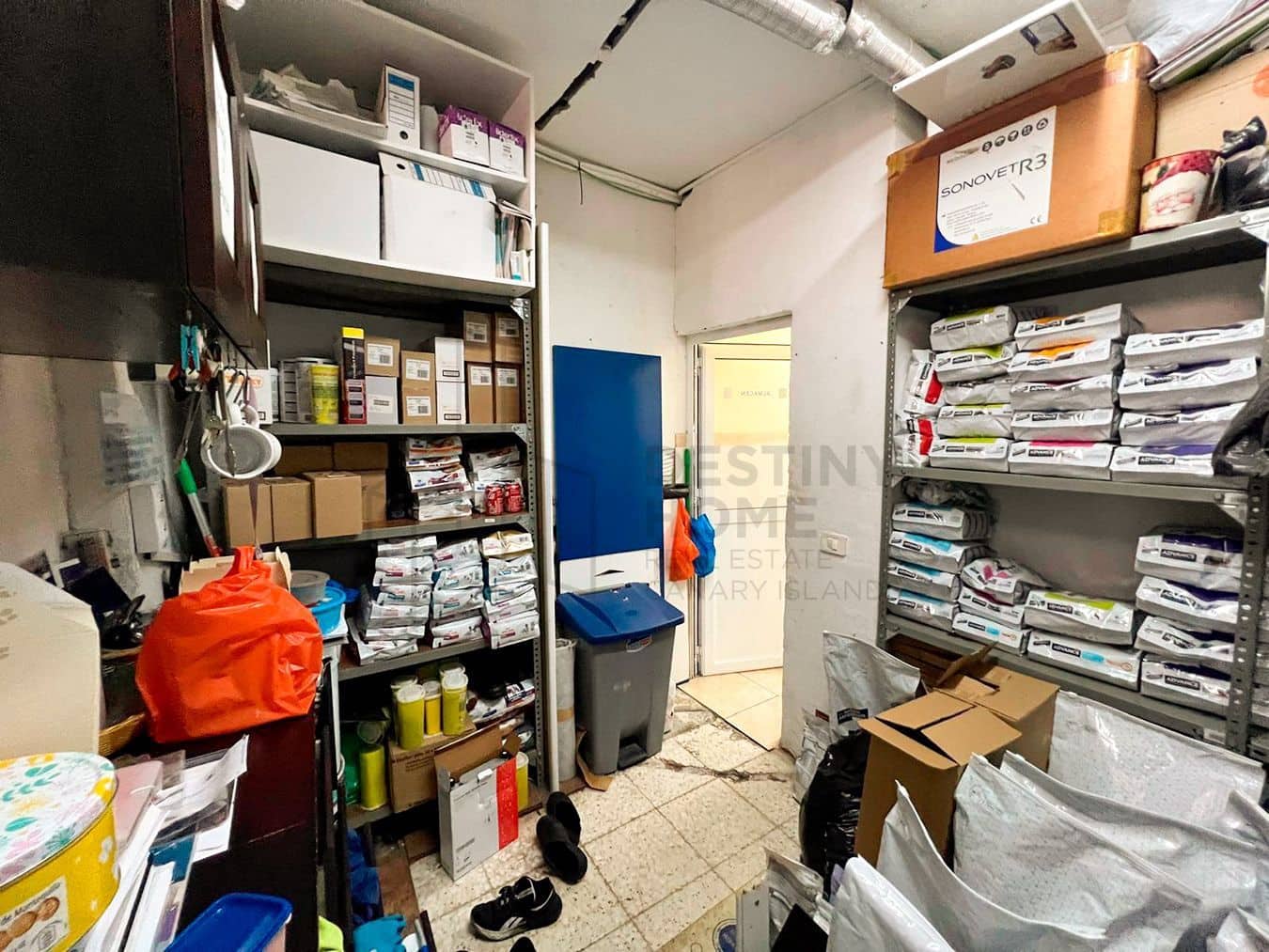 Commercial for sale in Corralejo - € 179,000 (Ref: 8514091)