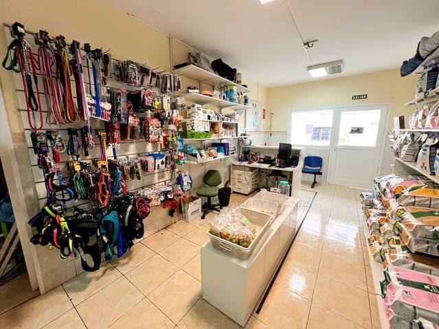 Commercial for sale in Corralejo, La Oliva - € 179,000 (Ref: 8514091)