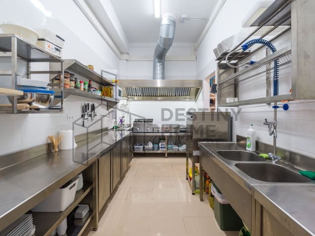 Commercial for sale in Corralejo, La Oliva - € 400,000 (Ref: 8579377)