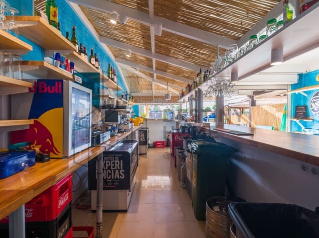 Commercial for sale in Corralejo, La Oliva - € 400,000 (Ref: 8579377)