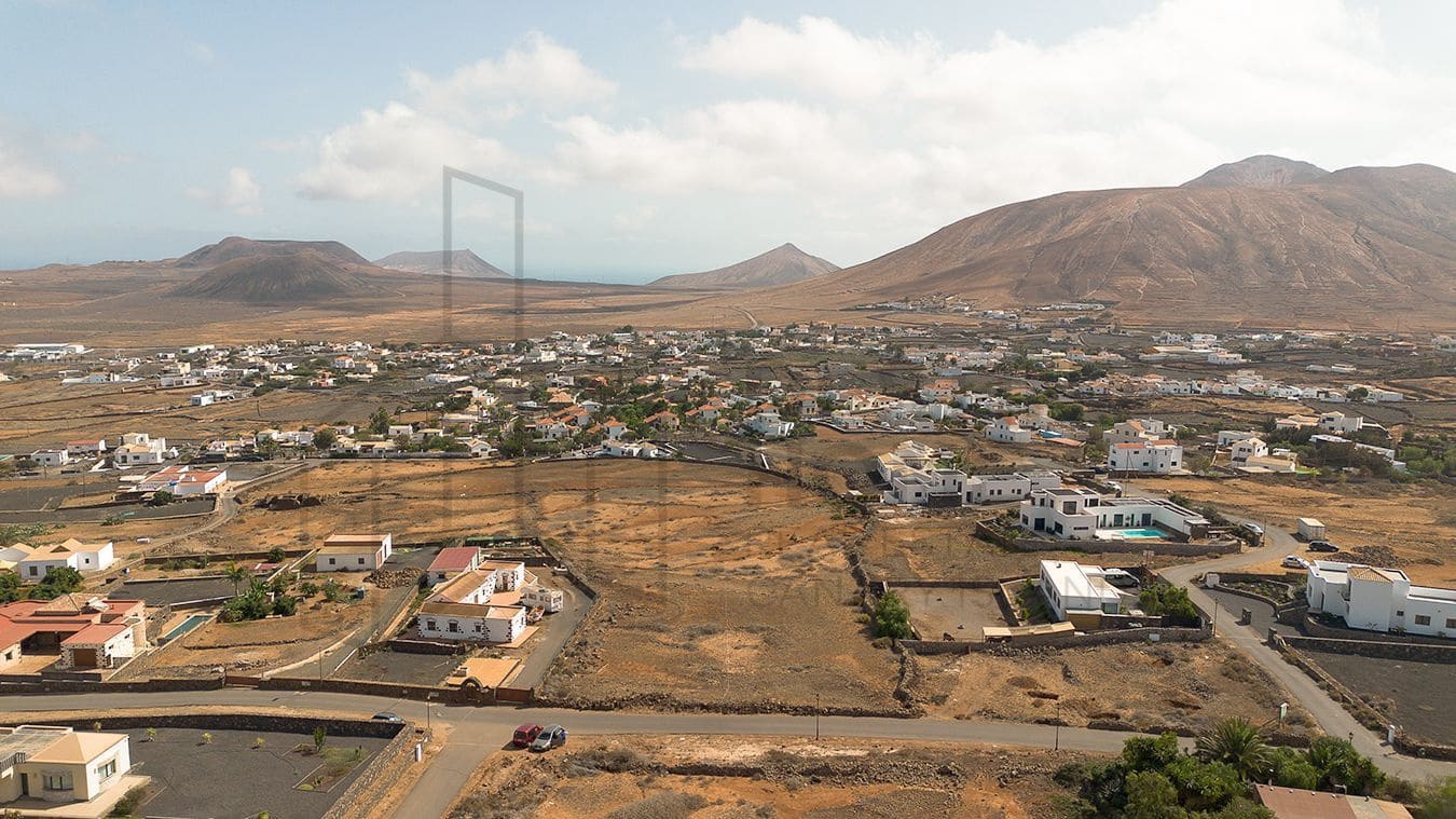 Grunde uden byggetilladelser til salg i Villaverde - € 195.000 (Ref: 8629926)