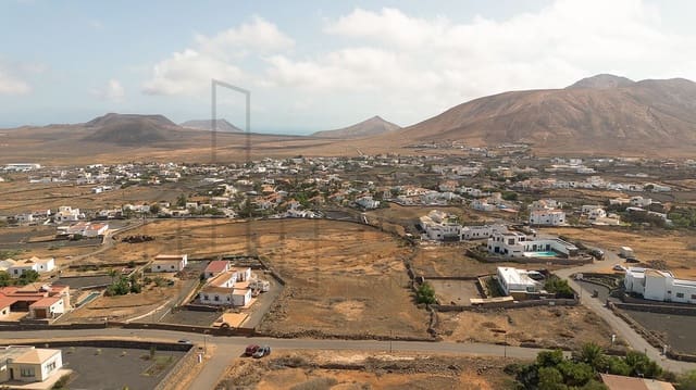 Terre non Aménagée à vendre à Villaverde, La Oliva - 195 000 € (Ref: 8629926)