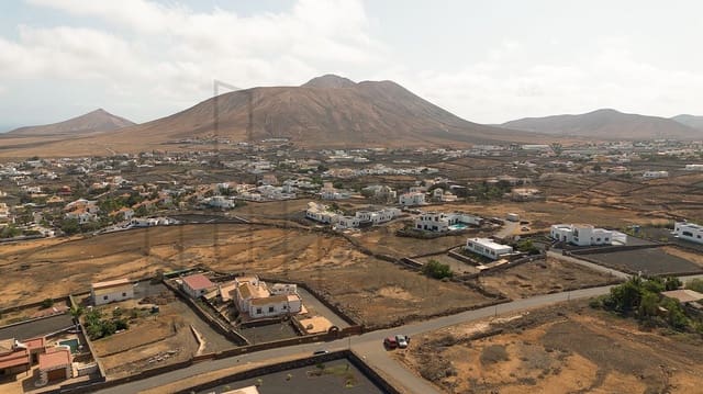 Terre non Aménagée à vendre à Villaverde, La Oliva - 195 000 € (Ref: 8629926)