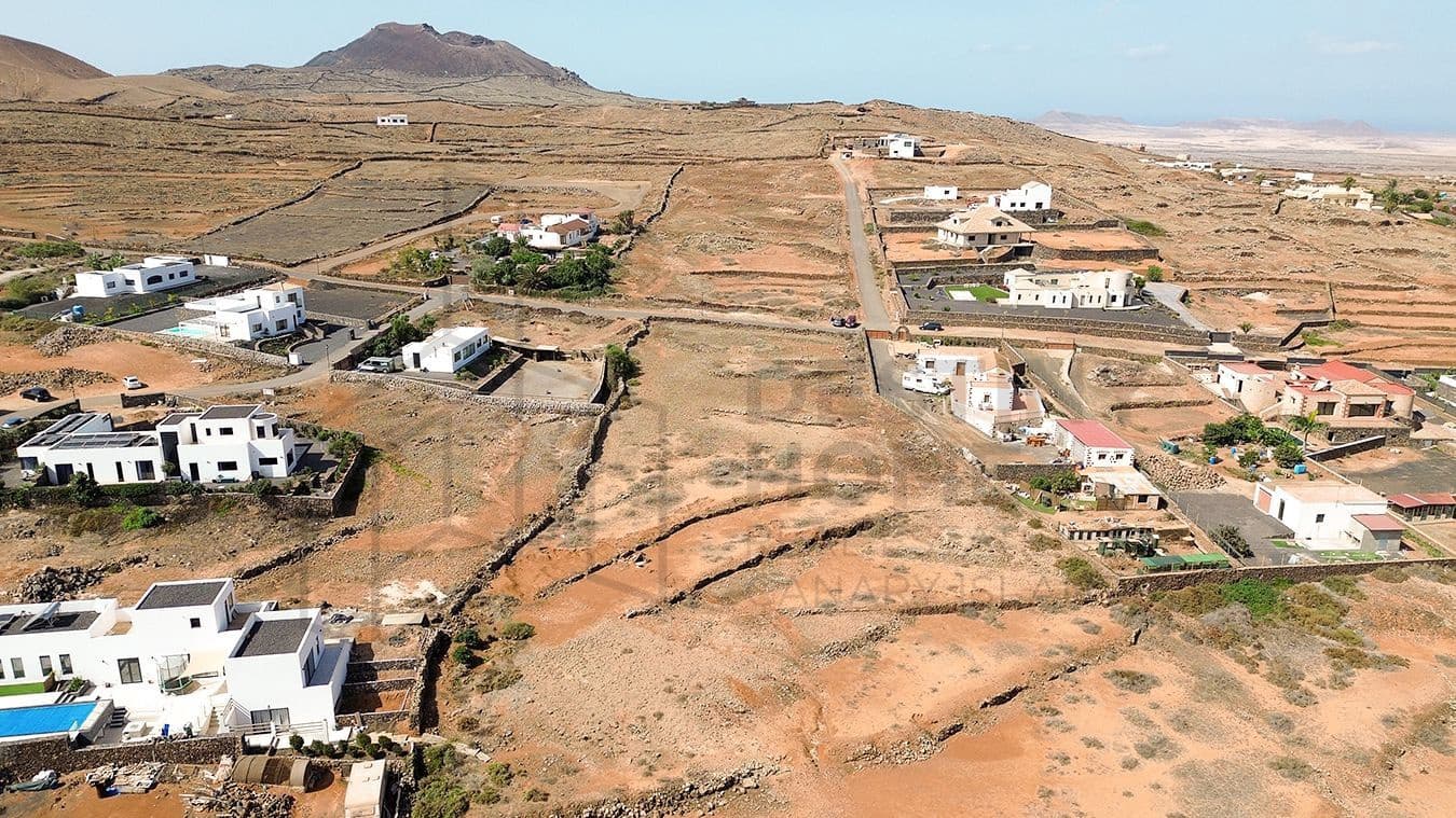 Grunde uden byggetilladelser til salg i Villaverde - € 195.000 (Ref: 8629926)