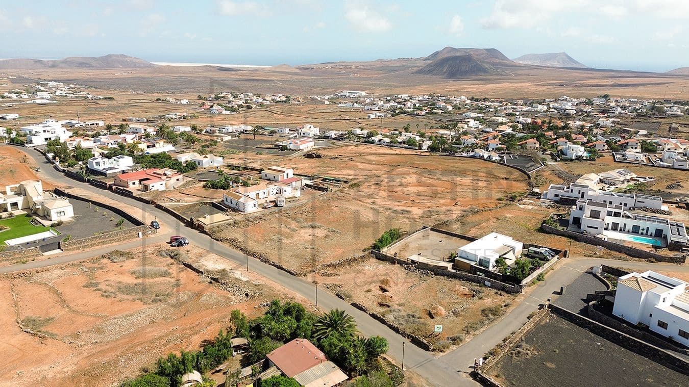 Grunde uden byggetilladelser til salg i Villaverde - € 195.000 (Ref: 8629926)