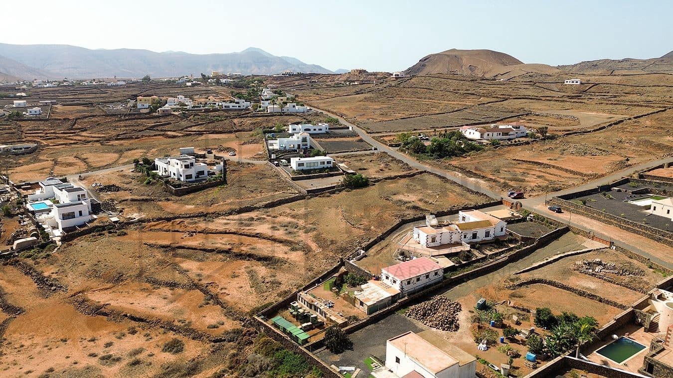 Grunde uden byggetilladelser til salg i Villaverde - € 195.000 (Ref: 8629926)