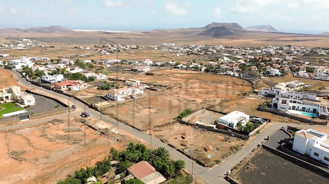 Terre non Aménagée à vendre à Villaverde, La Oliva - 195 000 € (Ref: 8629926)