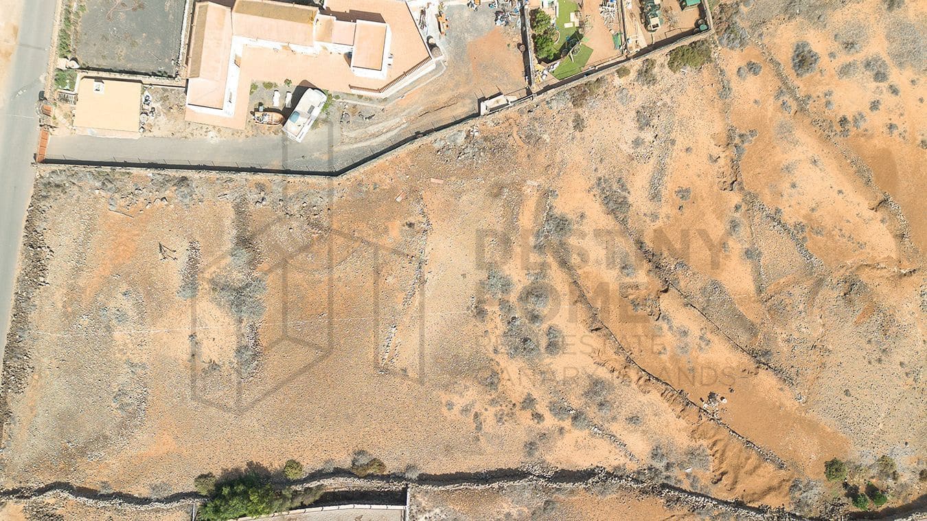 Grunde uden byggetilladelser til salg i Villaverde - € 195.000 (Ref: 8629926)