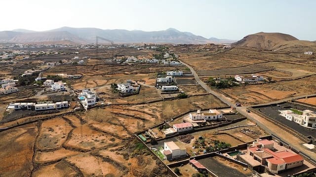 Terre non Aménagée à vendre à Villaverde, La Oliva - 195 000 € (Ref: 8629926)