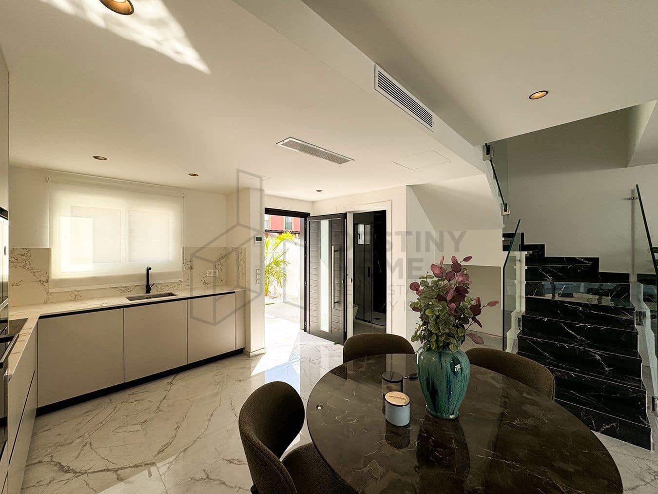 3 soveværelse Semi-Rækkehus til salg i Corralejo med swimmingpool garage - € 450.000 (Ref: 8644678)