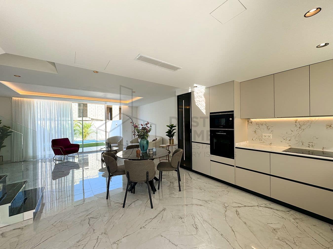 3 soveværelse Semi-Rækkehus til salg i Corralejo med swimmingpool garage - € 450.000 (Ref: 8644678)