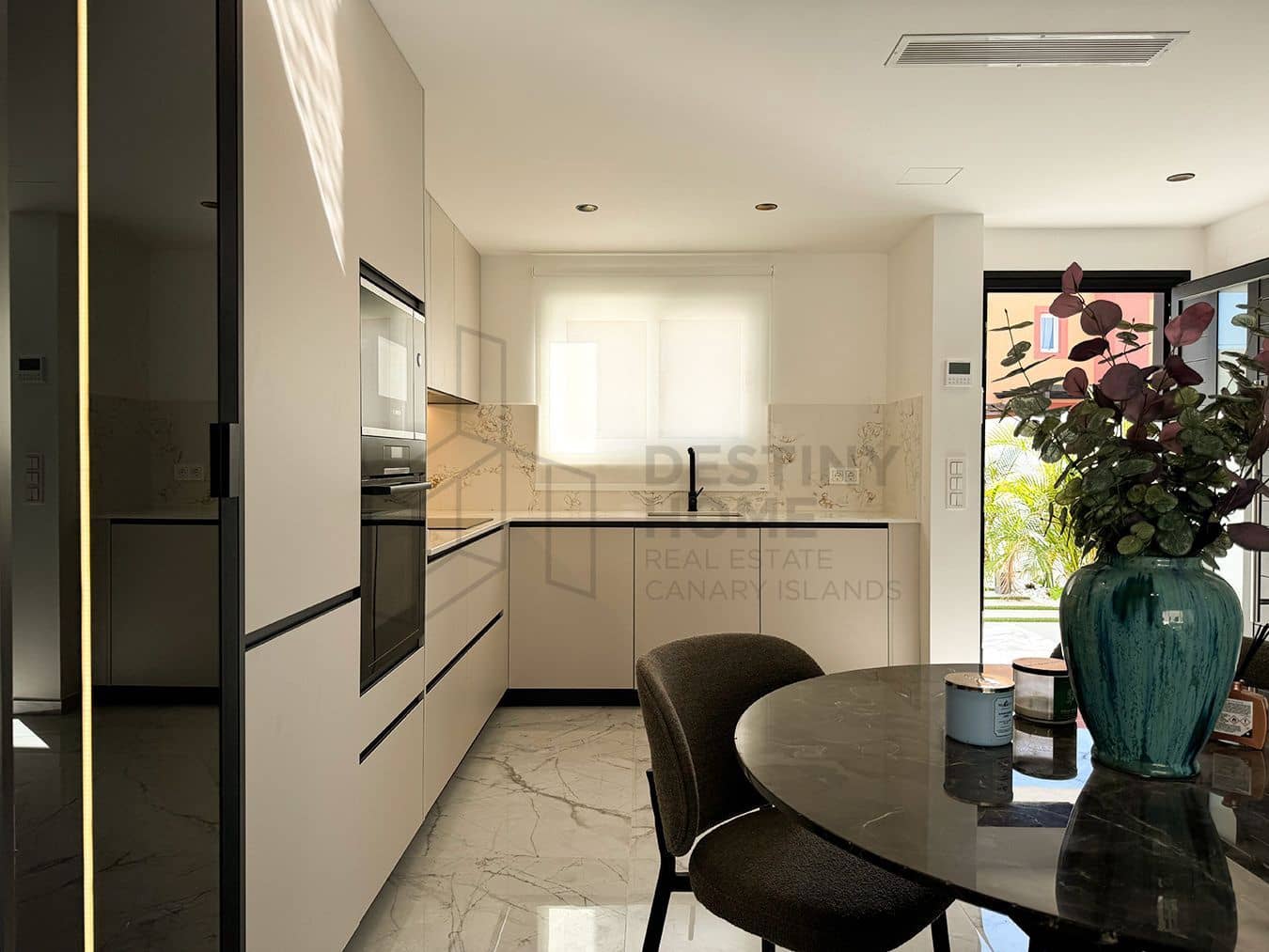 3 soveværelse Semi-Rækkehus til salg i Corralejo med swimmingpool garage - € 450.000 (Ref: 8644678)