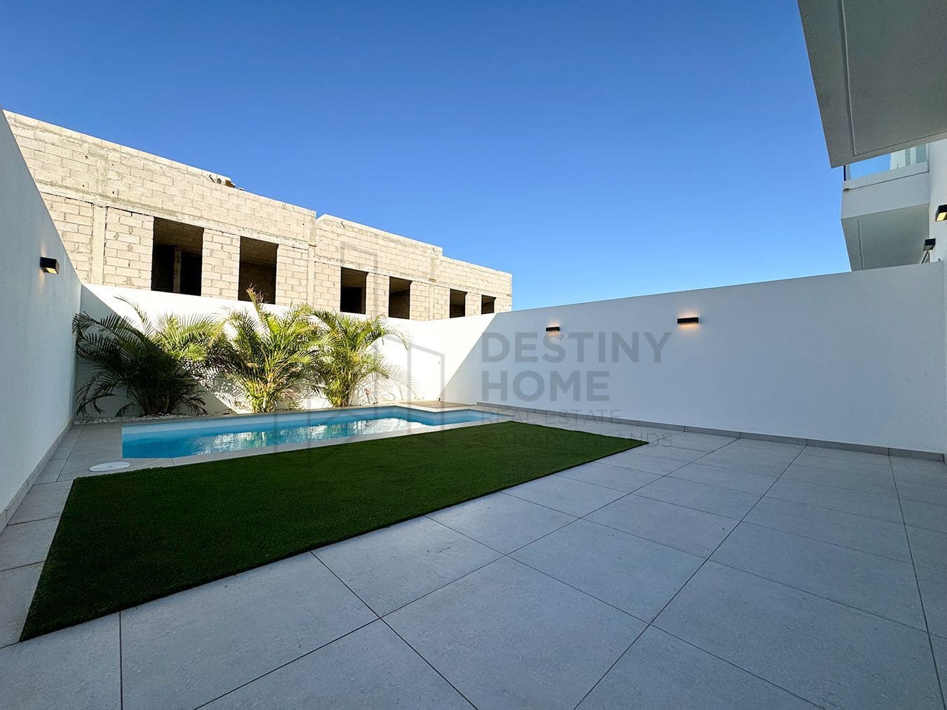 3 soveværelse Semi-Rækkehus til salg i Corralejo med swimmingpool garage - € 450.000 (Ref: 8644678)