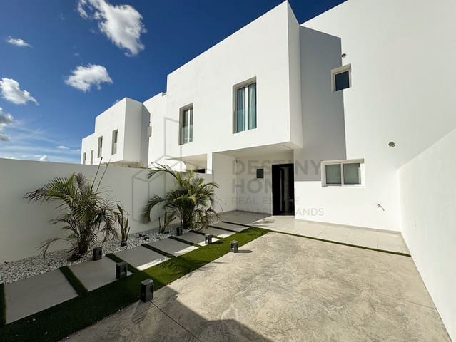 3 soverom Kjedet enebolig til salgs i Corralejo, La Oliva med svømmebasseng garasje - € 450 000 (Ref: 8644678)