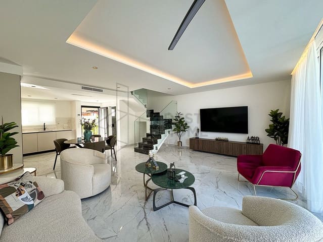 3 soverom Kjedet enebolig til salgs i Corralejo, La Oliva med svømmebasseng garasje - € 450 000 (Ref: 8644678)