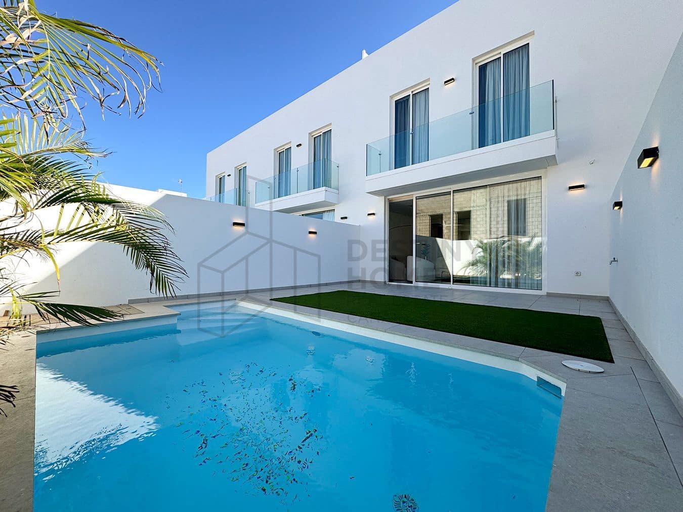 3 soveværelse Semi-Rækkehus til salg i Corralejo med swimmingpool garage - € 450.000 (Ref: 8644678)