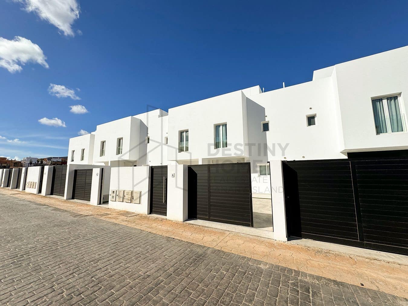 3 soveværelse Semi-Rækkehus til salg i Corralejo med swimmingpool garage - € 450.000 (Ref: 8644678)