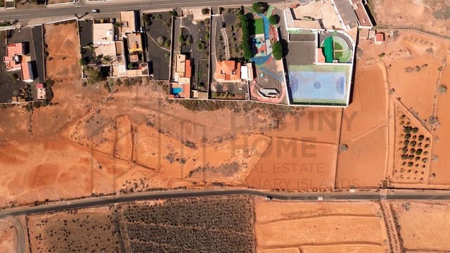 Grunde uden byggetilladelser til salg i Villaverde, La Oliva - € 99.000 (Ref: 8656109)