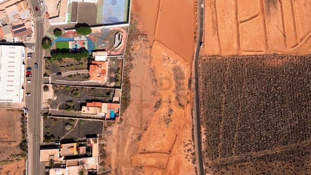 Grunde uden byggetilladelser til salg i Villaverde, La Oliva - € 99.000 (Ref: 8656109)