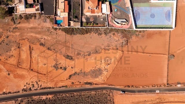 Grunde uden byggetilladelser til salg i Villaverde, La Oliva - € 99.000 (Ref: 8656109)